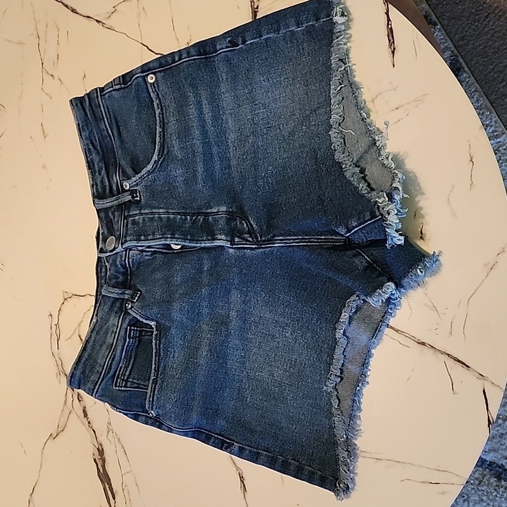 Good American frayed hem shorts size 6
